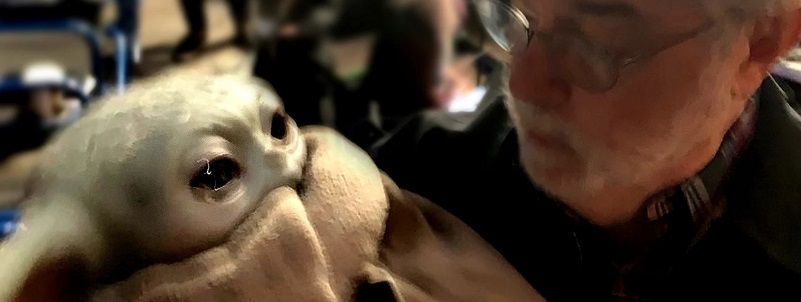 Джордж Лукас подержал Малыша Йоду на съемках 2 сезона «Мандалорец»