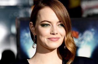 Как выглядит Эмма Стоун в роли Бэтгерл в киновселенной DC