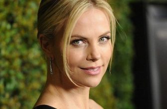 Шарлиз Терон заменила Бри Ларсон в роли Капитан Марвел на этом арте